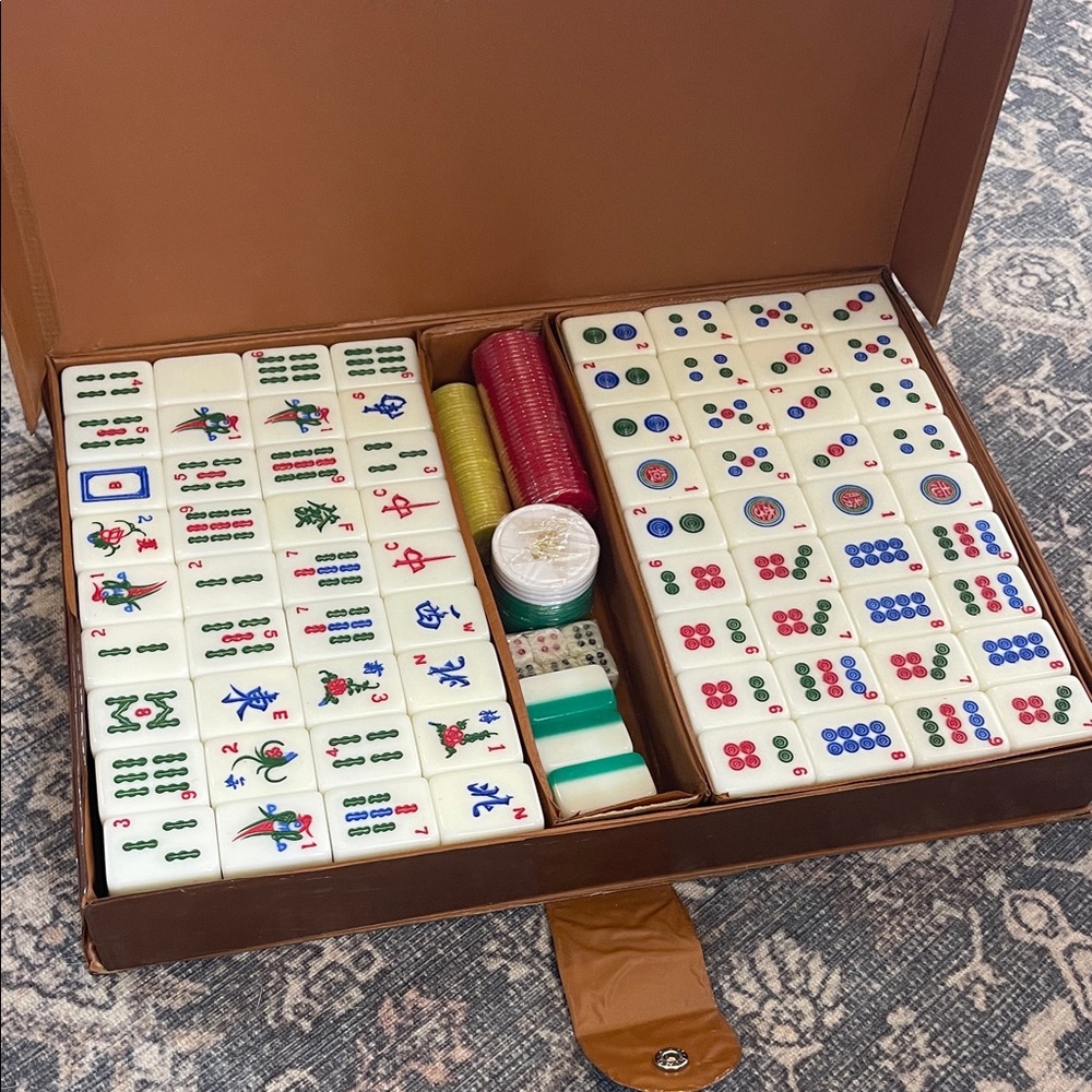 Vintage Mahjong Set